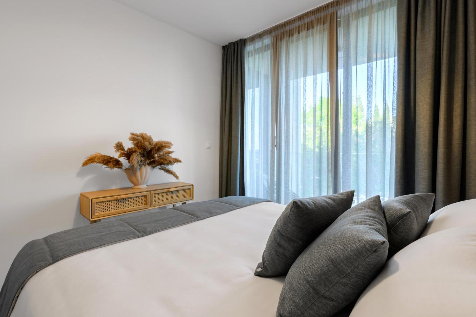 Boho Sea View One-Bedroom Pool & Spa Apartment Святые Константин и Елена Экстерьер фото