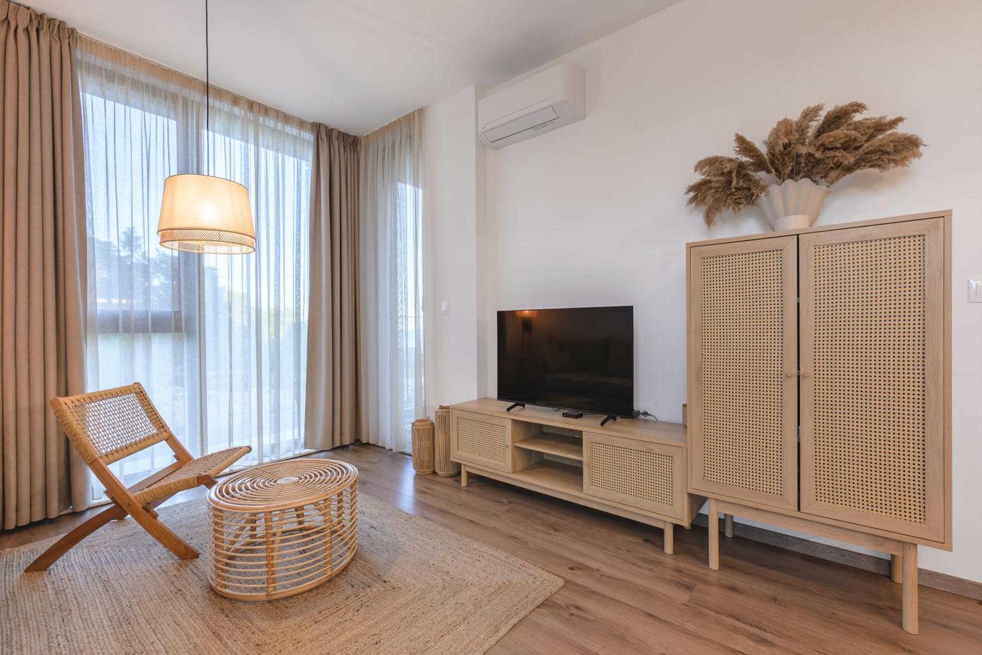 Boho Sea View One-Bedroom Pool & Spa Apartment Святые Константин и Елена Экстерьер фото